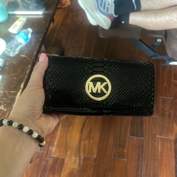 Michael Kors matching purse and wallet✨ - Picture 2 of 4